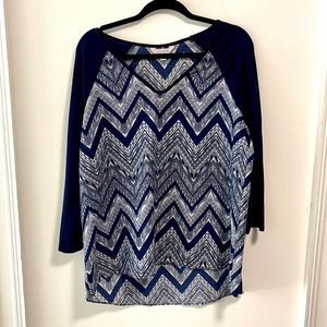 💙 Navy and White Chevron Raglan 💙